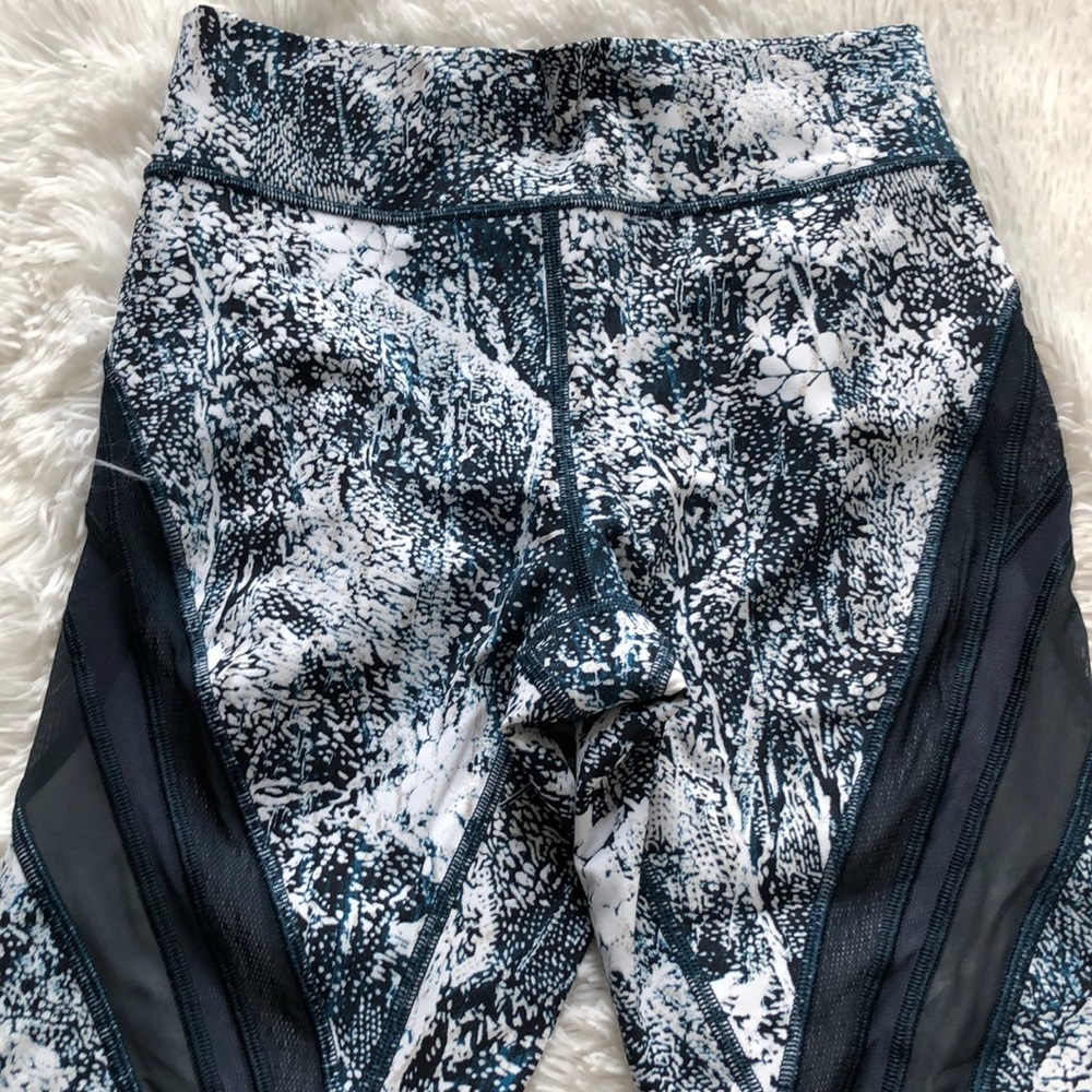 Lululemon cropped leggings 21” - Picture 2 of 6
